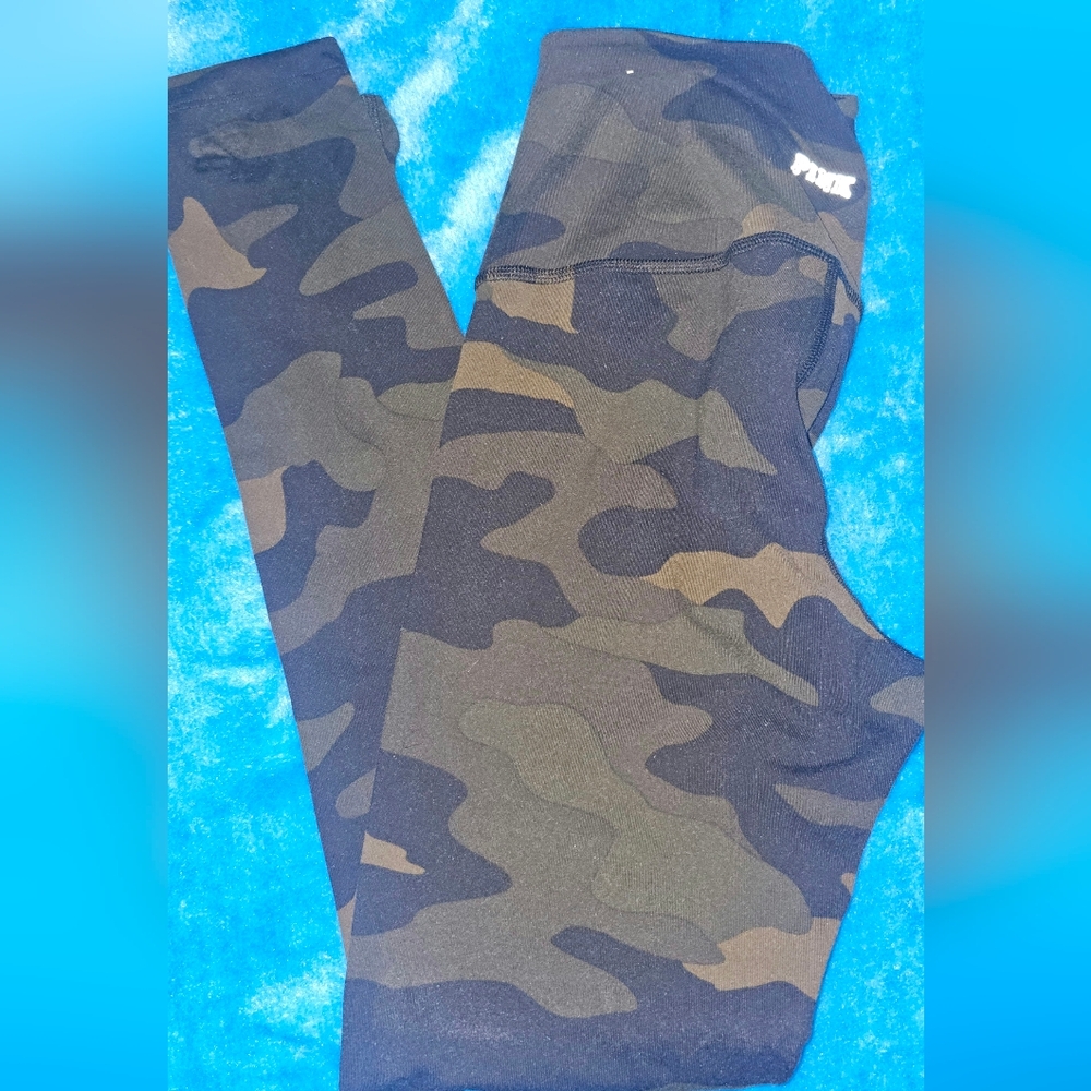 PINK Victoria's Secret Black and Brown Camo Leggings